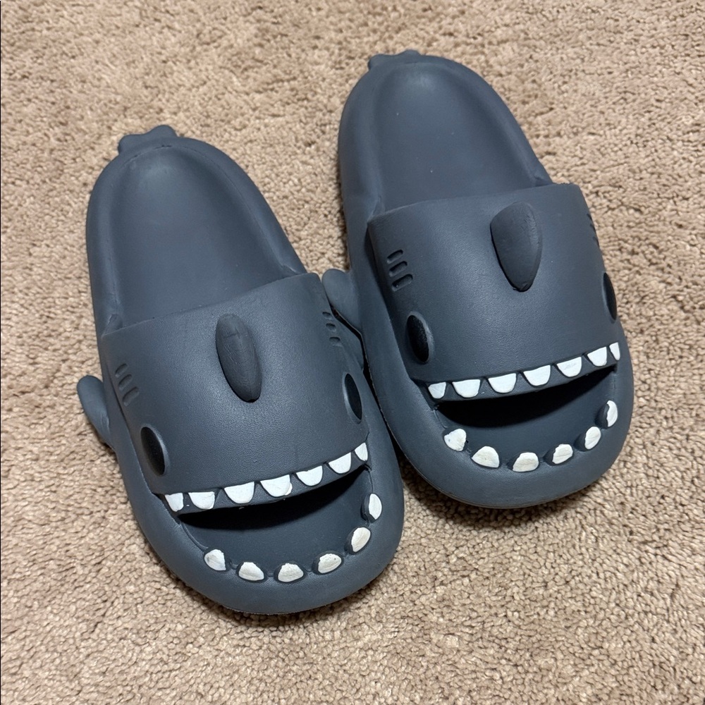 Amazon Kids Shark Slide Sandals in Charcoal Gray with White Teeth